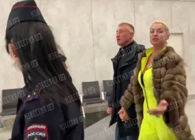 Волочкова устроила скандал в самолете из-за маски и подает на стюарда в суд