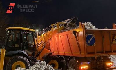 Власти Челябинска объяснили, почему подрядчики убирают снег ночью