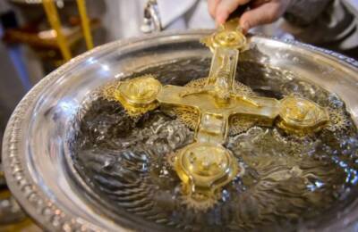 Тайны крещенской воды: что делать, чтобы вода исцеляла и что категорически нельзя делать со святой водой