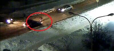 Автомобиль сбил пешехода в Петрозаводске (ВИДЕО)