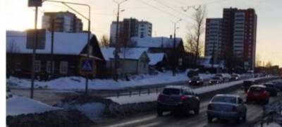 В Петрозаводске 70-летняя женщина оказалась под колесами автомобиля