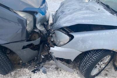 33-летний водитель Mitsubishi попал в больницу после аварии под Тверью