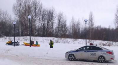 В чебоксарском парке поймали водителя снегохода, который катал жителей на банане