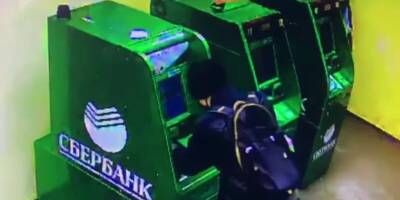 В Ленобласти студентка пыталась взорвать банкомат с помощью газового баллона