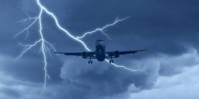 В Сочи молния ударила в самолет «Уральских авиалиний» при его заходе на посадку