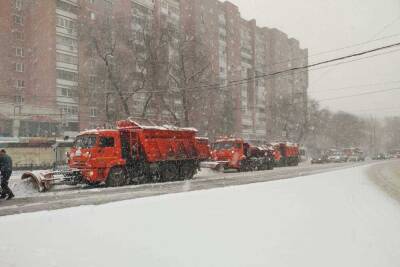 Воронежские коммунальщики продолжают войну с последствиями снегопадов и побеждают