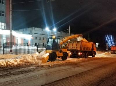Из Ульяновска вывезли 343 самосвала снега