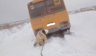 «Не могут довезти хлеб»: село в Башкирии оказалось в ловушке из-за заснеженной дороги