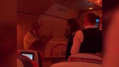 Источник рассказал об опьянении устроившей скандал на борту самолета Волочковой