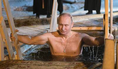 Владимир Путин не стал окунаться в прорубь на Крещение, чтобы не подхватить ковид