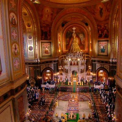 Праздничная крещенская литургия проходит в храме Христа Спасителя в Москве