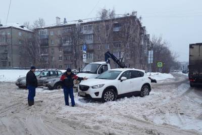 За сутки в Рязани эвакуировали 12 мешающих уборке снега машин