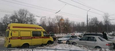 В Петрозаводске возле собора Александра Невского сбили пешехода (ФОТО и ВИДЕО)