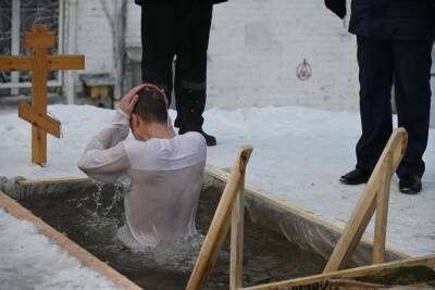 В Новосибирской области более 1 тысячи осуждённых искупались в проруби на Крещение