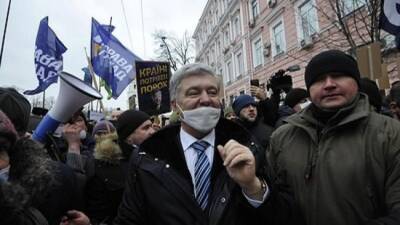 Суд в Киеве отпустил Петра Порошенко под личное обязательство