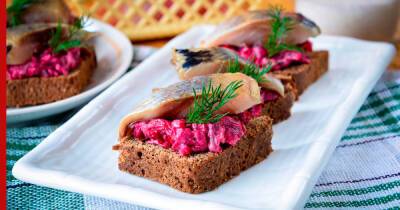 Праздничная кухня: бутерброды с селедкой и свеклой