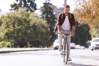 Исследование: люди с высшим образованием чаще ездят на велосипеде