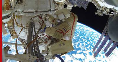 Антон Шкаплеров - Петр Дубров - Российские космонавты вышли в открытый космос с борта МКС впервые за 2022 год - profile.ru - Россия