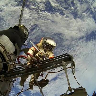 Антон Шкаплеров - Петр Дубров - Российские космонавты впервые в этом году вышли в открытый космос с борта МКС - radiomayak.ru