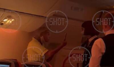 Волочкова устроила скандал в самолете из-за маски