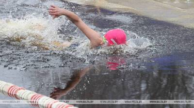 ФОТОФАКТ: Фестиваль по зимнему плаванию прошел под Полоцком