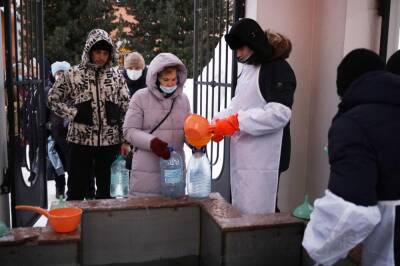 Новосибирские химики заявили, что освященная вода не отличается от обычной