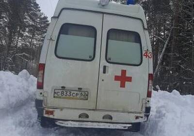 В Рязанской области пожарным пришлось вытаскивать застрявшую «скорую»
