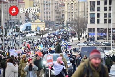 Акція протесту від Печерського суду перейшла до Банкової