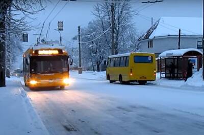В Киеве внезапно изменили популярные маршруты общественного транспорта: что известно
