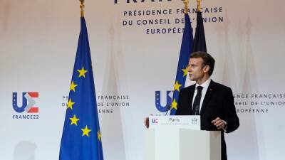 Макрон призвал Евросоюз к «откровенному диалогу» с Россией