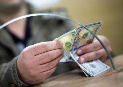ЦБ рассказал, как россияне помогают ограничить волатильность курса рубля
