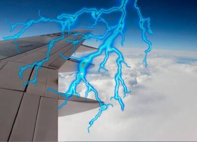 «Резкая вспышка и щелчок»: момент удара молнии в самолёт попал на видео