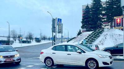 В Минске автомобиль сбил на пешеходном переходе женщину