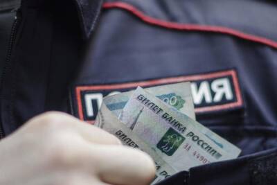 В Ростове-на-Дону полицейского подозревают в мошенничестве на 800 тысяч рублей