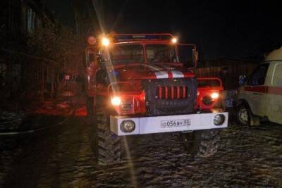 В Улан-Удэ пожарные вывели из горящего дома 5 человек