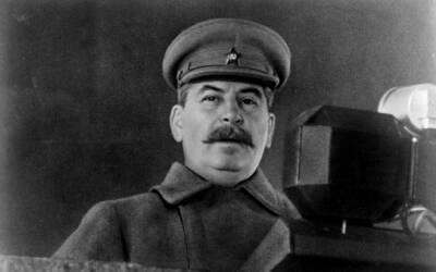 Что делал Сталин после нападения Гитлера: в чём его обвинял Хрущёв - Русская семерка