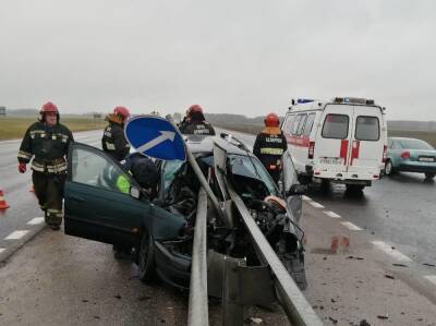Первая серьезная авария в новом году: в Щучинском районе водитель врезался в заграждение