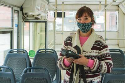 В Новосибирске пассажиры чаще всего рассчитываются в общественном транспорте не деньгами