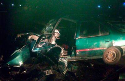 В Кобрине спасатели вытаскивали водителя из разбившейся после столкновения с джипом легковушки
