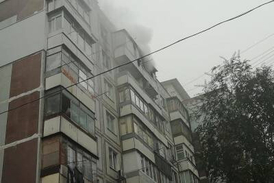 Житель ростовской девятиэтажки получил ожоги при пожаре