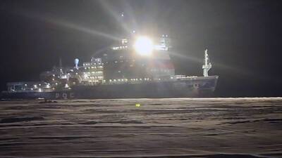 Ледокол "Арктика" завершил проводку судов на Чукотку