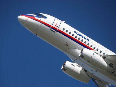 Летевший в Челябинск Superjet экстренно сел в Москве