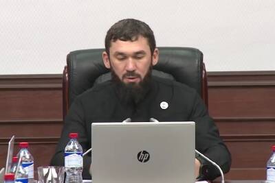 Мошенник начал шантажировать россиянок от лица спикера парламента Чечни