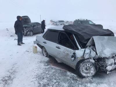В Башкирии на трассе лоб в лоб столкнулись две машины