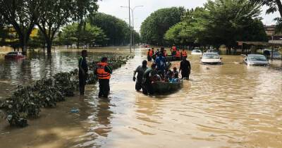 Мощные наводнения в Малайзии унесли 50 жизней: более 125 тысяч человек пострадали