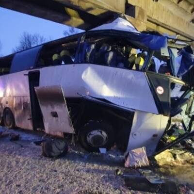 Пассажиров автобуса, который попал в ДТП в Рязанской области, доставят к месту назначения другим автобусом