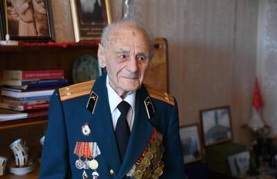 96 лет празднует сегодня фронтовик Ашот Смбатович Оганесов