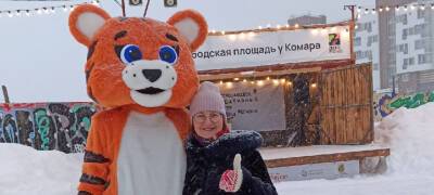 Депутат из Карелии сфотографировалась в обнимку с символом года