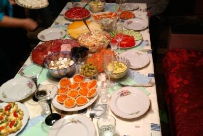 В 330 рублей обошелся смолянам тазик праздничного салата «оливье» к Новому году