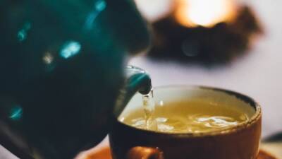 Диетолог Зорина посоветовала пить чай при температуре 40-60 градусов